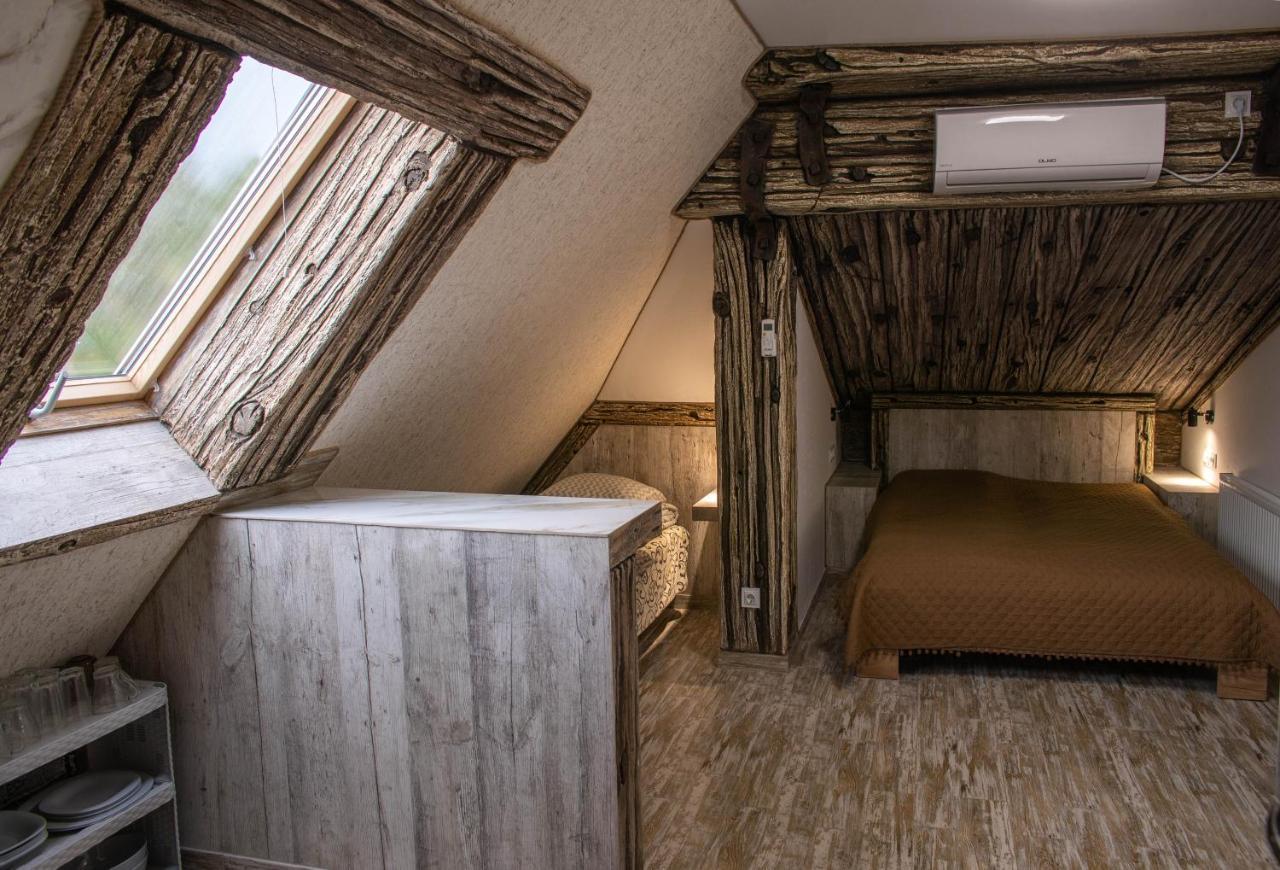 Apartments U Ratushi Kamjanets-Podilskyj Exteriör bild