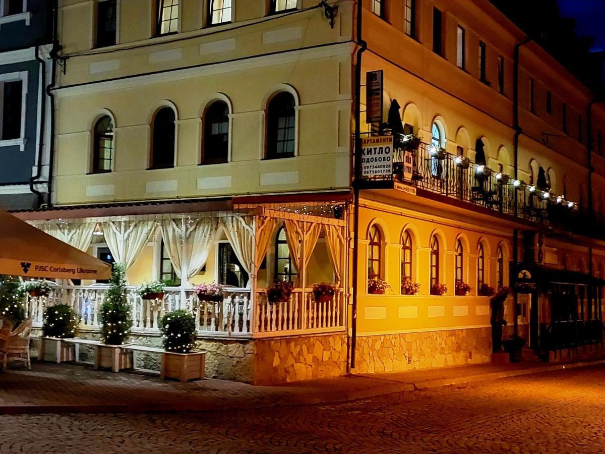 Apartments U Ratushi Kamjanets-Podilskyj Exteriör bild