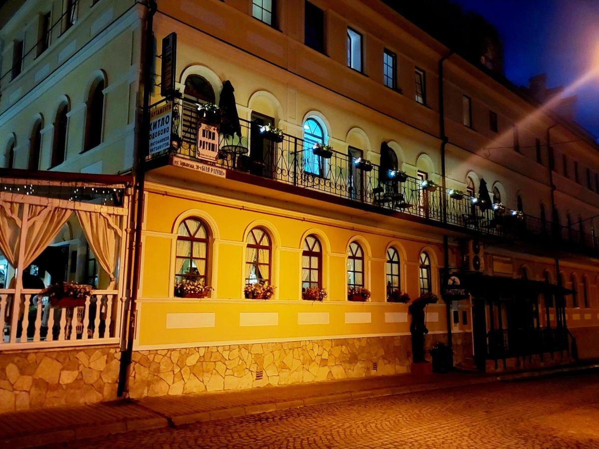 Apartments U Ratushi Kamjanets-Podilskyj Exteriör bild