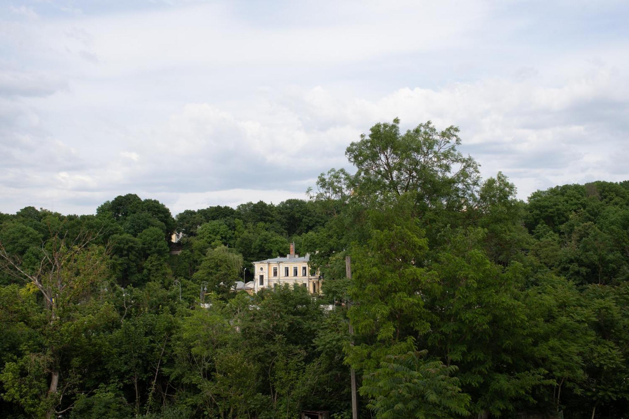 Apartments U Ratushi Kamjanets-Podilskyj Exteriör bild