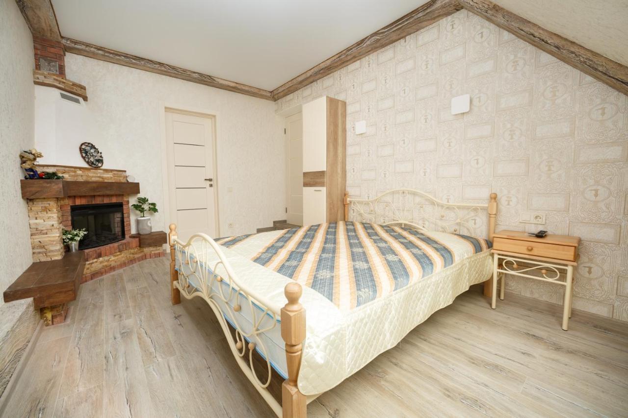 Apartments U Ratushi Kamjanets-Podilskyj Exteriör bild